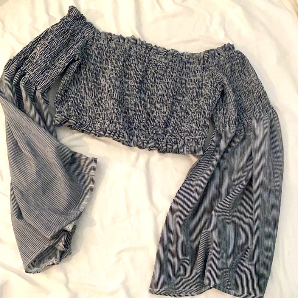 Cropped shirt  wide open long sleeve
